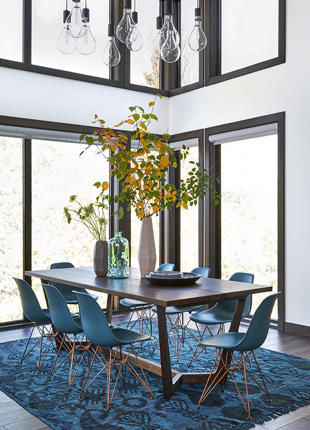 Blue dining room | high ceilings